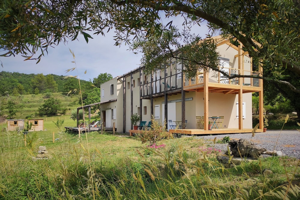 Peaceful new ground floor in the heart of southern Ardèche