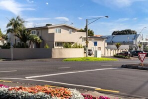 Exterior - Luxury Apart, Seaviews & Balcony, Full Kitchen (Auckland)