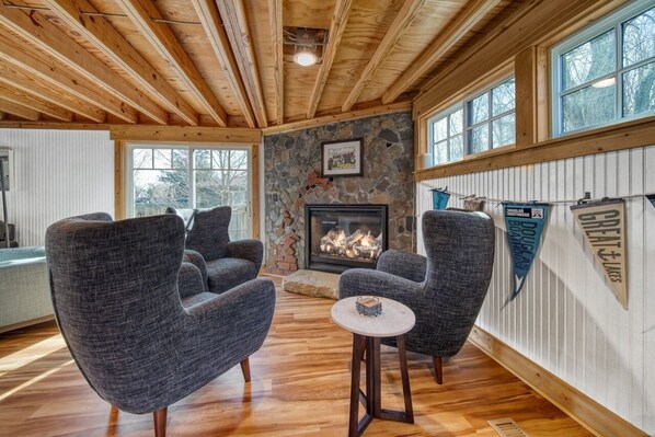 Interior - The Douglas Boathouse! Amazing location/ Sleeps 20 in comfort/ all ages friendly (Douglas)