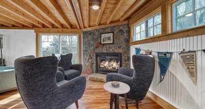 The Douglas Boathouse! Amazing location/ Sleeps 20 in comfort/ all ages friendly