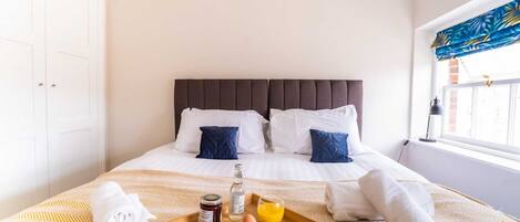 2 habitaciones, tabla de planchar con plancha, wifi y ropa de cama