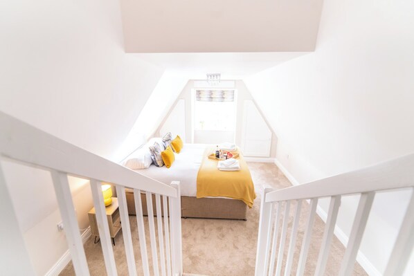 2 habitaciones, tabla de planchar con plancha, wifi y ropa de cama 