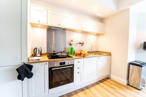 Fridge, microwave, oven, coffee/tea maker