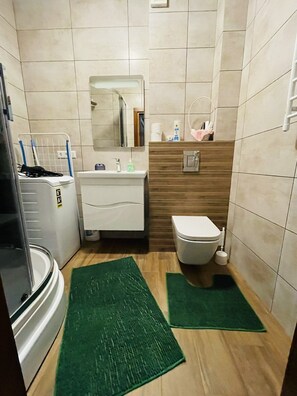 Dusche, Haartrockner, Handtücher, Seife