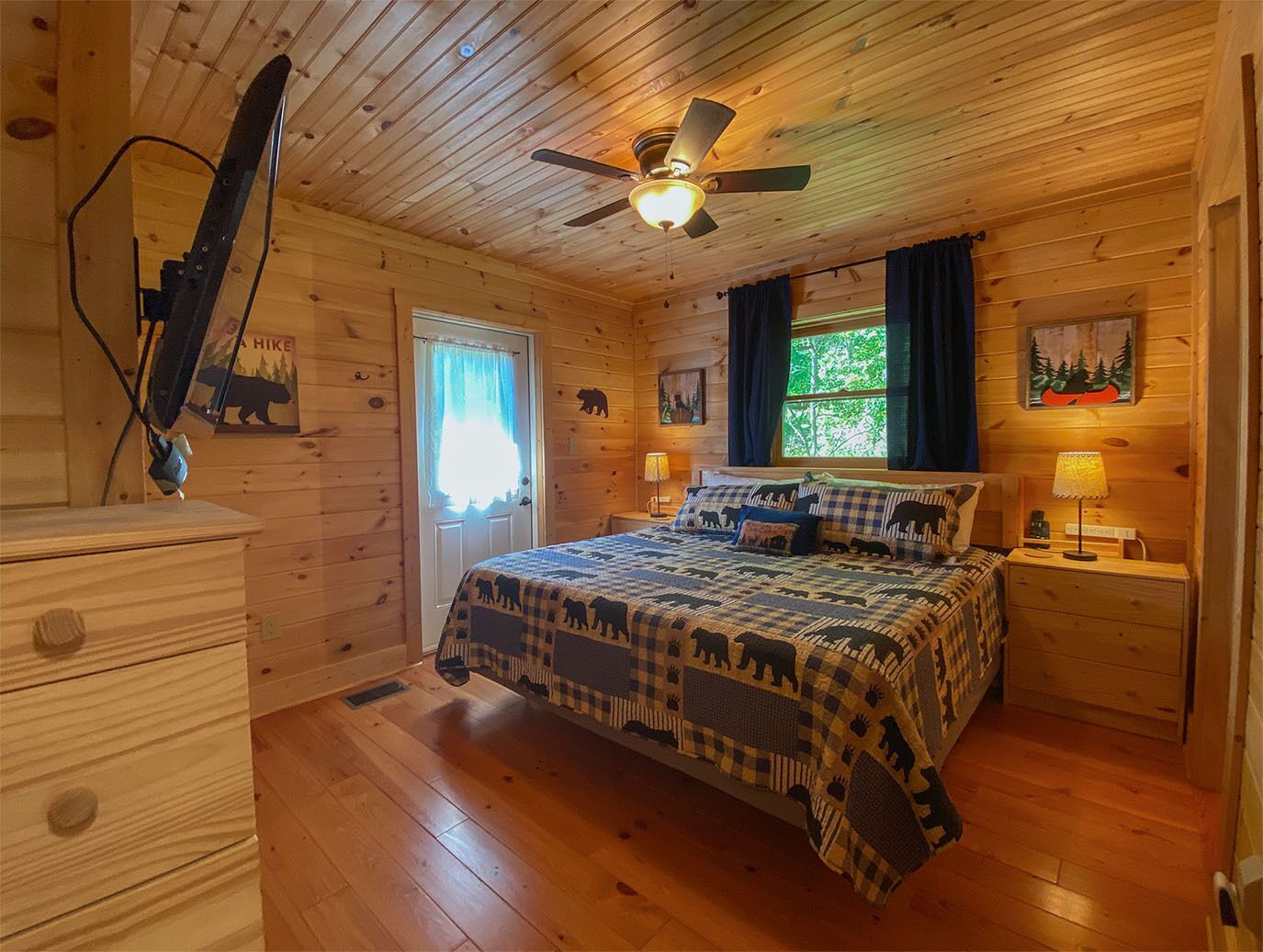 A Dream by the Stream-Log Cabin on 10 private acres, pond, stream, dog friendly!