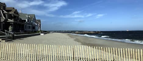 Beach nearby, sun loungers, beach towels