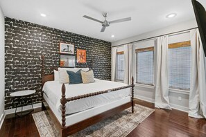 3 bedrooms, iron/ironing board, WiFi, bed sheets