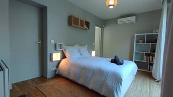 3 bedrooms, iron/ironing board, travel crib, free WiFi