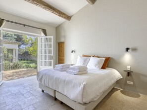 8 Schlafzimmer, Bügeleisen/Bügelbrett, Bettwäsche