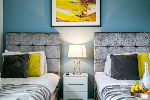 3 Schlafzimmer, Schreibtisch, Bügeleisen/Bügelbrett, WLAN