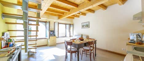 Familienhaus, Mehrere Schlafzimmer, Bergseite (Casa Baroni few min from Orta Lake) | Speisen