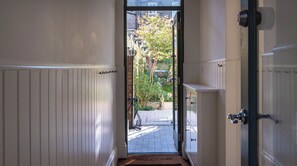 Interior - Plum Guide - The White Stag (London)