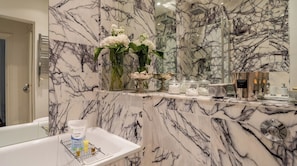 Bathroom - Plum Guide - The White Stag (London)