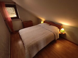 1 chambre, fer et planche à repasser, lit parapluie, Wi-Fi gratuit
