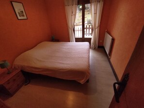 1 Schlafzimmer, Bügeleisen/Bügelbrett, Reisekinderbett, kostenloses WLAN