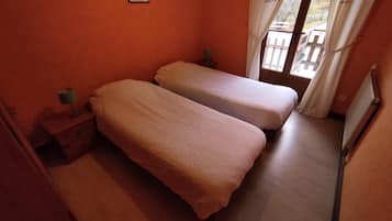 1 chambre, fer et planche à repasser, lit parapluie, Wi-Fi gratuit