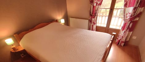 1 chambre, fer et planche à repasser, lit parapluie, Wi-Fi gratuit