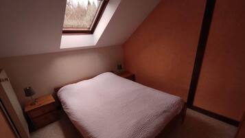 2 chambres, fer et planche à repasser, lit parapluie, Wi-Fi gratuit