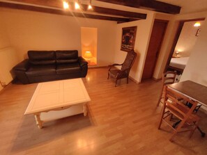 TV - Gîte Tiffanie - SPA Jacuzzi Sauna Fishing pond (Dommartin-lès-Remiremont)