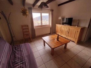 3 slaapkamers, een strijkplank/strijkijzer, reisbedje, gratis wifi