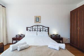 3 bedrooms, iron/ironing board, travel crib, free WiFi