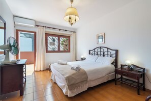 3 bedrooms, iron/ironing board, travel cot, free WiFi