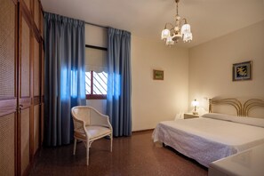 3 bedrooms, iron/ironing board, travel cot, free WiFi