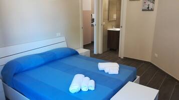 Tweepersoonskamer | Een bureau