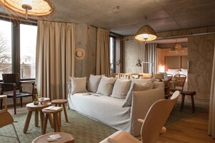 Suite | Egyptian cotton sheets, premium bedding, down comforters, pillowtop beds