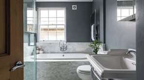 Badewanne, Designer-Toilettenartikel