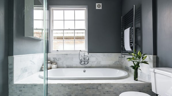 Badewanne, Designer-Toilettenartikel