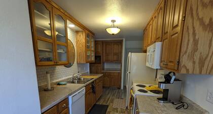 The Moorhead Place. Dog friendly, warm home near colleges and medical centers