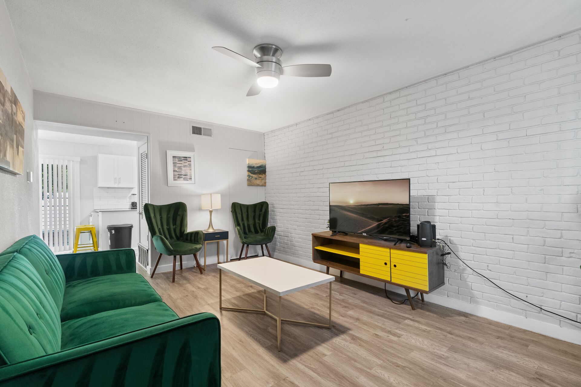 Modern 1BR Near UT | Hyde Park | Evonify