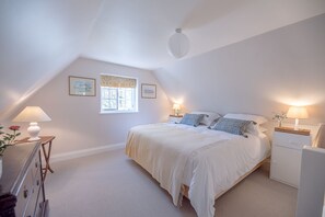 1 bedroom, laptop workspace, bed sheets - The Coach House Eyke Air Manage Suffolk (Woodbridge)