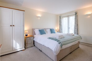 1 bedroom, laptop workspace, bed sheets