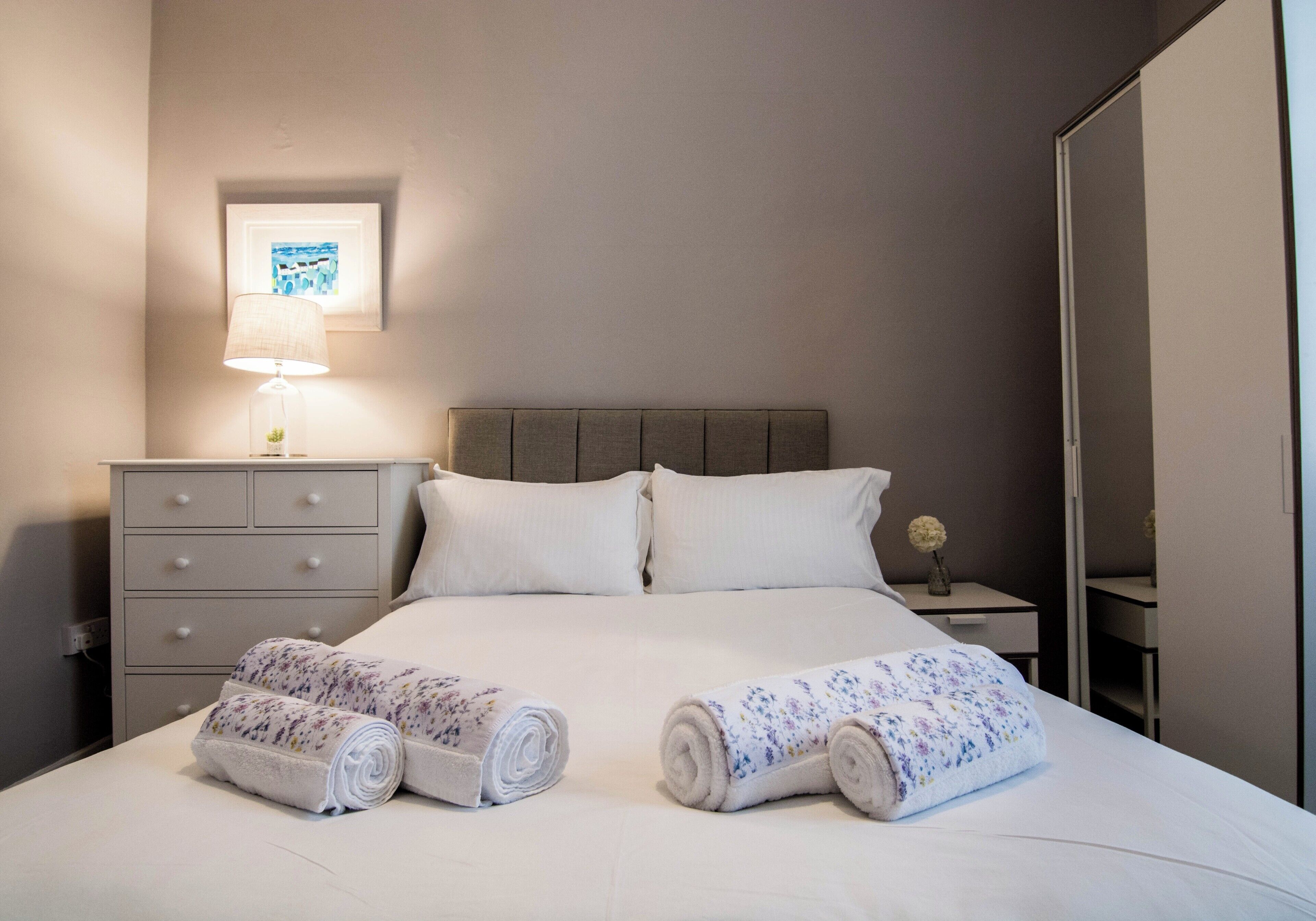 2 bedrooms, iron/ironing board, travel cot, free WiFi