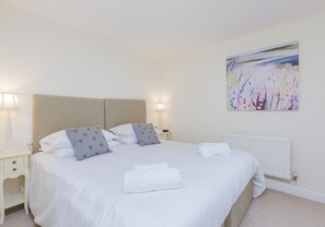 2 bedrooms, iron/ironing board, travel cot, free WiFi