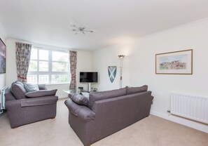 Smart TV, DVD player - Old Tolbooth Wynd [388] is a Spacious 2 bedroom apartment just off the Royal Mile (Edinburgh)