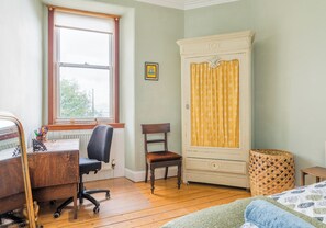2 bedrooms, iron/ironing board, travel cot, free WiFi