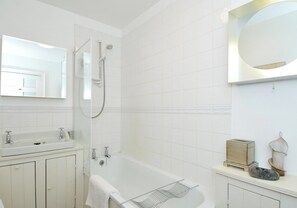 Combined shower/bathtub, hair dryer, towels - Gayfield Place [217] is a Conveniently located cosy 1 bedroom apartment in city centre (Edinburgh)