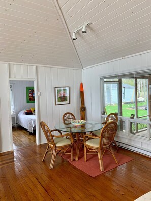 Dining - Beautiful & Cozy cottage with amazing lakeviews (tiny)