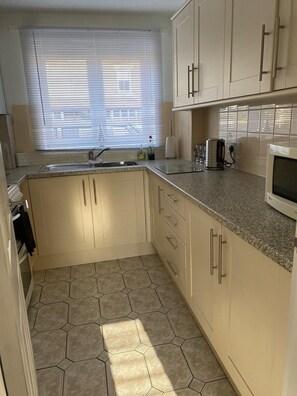 Fridge, microwave, oven, stovetop - Riverside Park Ground Floor Apartment - St Neots (Eaton Ford)