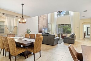 5 bedrooms, WiFi - Spacious Vacation Home With Pool Jacuzzi Near Disney (Kissimmee)