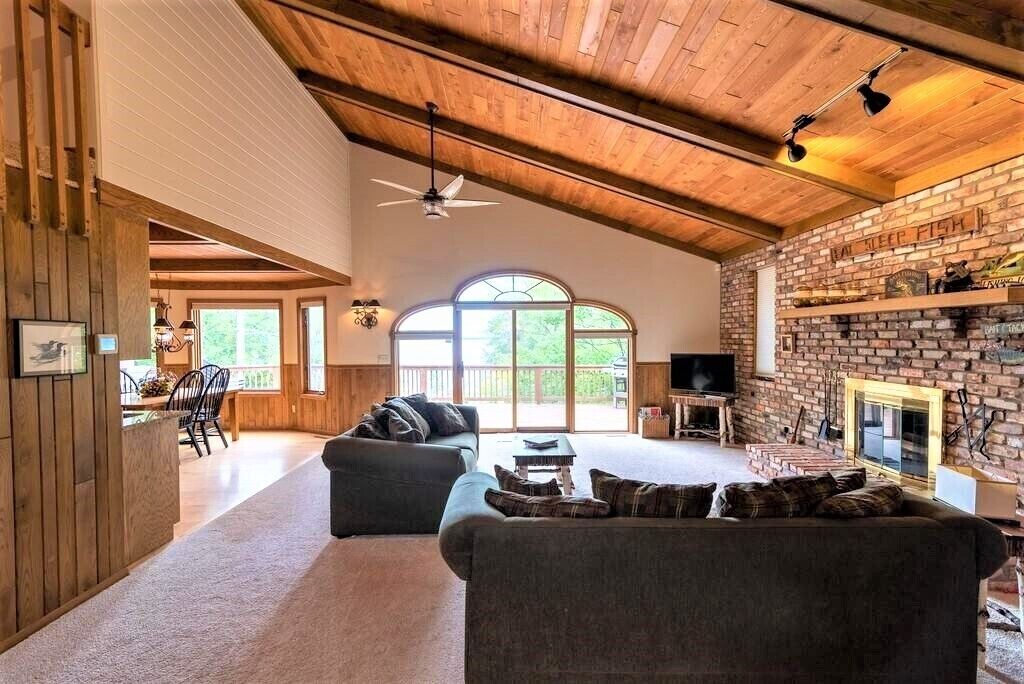 Magnificent 5 bedroom retreat home with beautiful sand beach on Whitefish Lake
