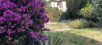 Villa of 210 m² in the centre of Antibes, large parking area and garden