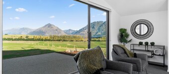 A Remarkable Stay - Jack's Point Holiday Home