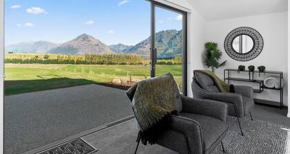 A Remarkable Stay - Jack's Point Holiday Home