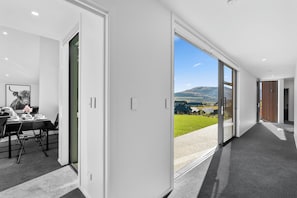 Interior - A Remarkable Stay - Jack's Point Holiday Home (Queenstown)