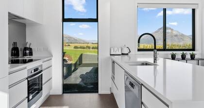 A Remarkable Stay - Jack's Point Holiday Home