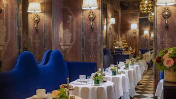 Daily continental breakfast (EUR 22 per person)